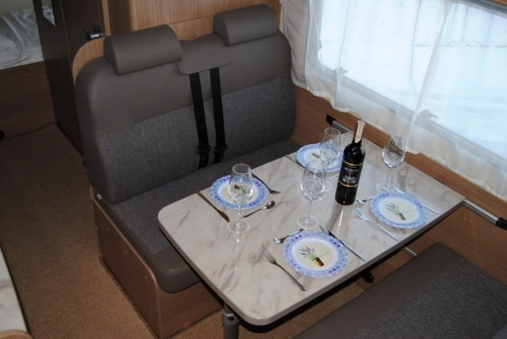                         Wynajmę ! Wypożyczę ! Nowy Kamper CARADO 6 osób 2.0 HDI 130 KM z 2018 roku - zdjęcie 12
                        