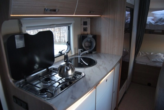                         Wynajmę ! Wypożyczę ! Nowy Kamper CARADO 6 osób 2.0 HDI 130 KM z 2018 roku - zdjęcie 13
                        