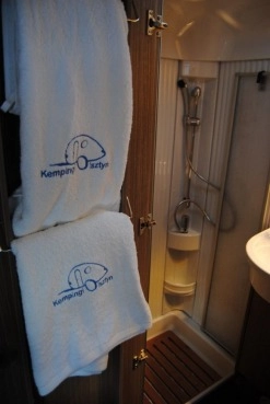                         Wynajmę ! Wypożyczę ! Nowy Kamper CARADO 6 osób 2.0 HDI 130 KM z 2018 roku - zdjęcie 18
                        