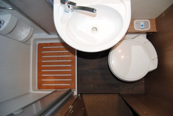                         Wynajmę ! Wypożyczę ! Nowy Kamper CARADO 6 osób 2.0 HDI 130 KM z 2018 roku - zdjęcie 19
                        