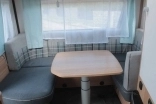                         salon, kanapa, łóżko, sypialnia, stół, stolik, przyczepa kemingowa Dethleffs Camper 470 ER
                        