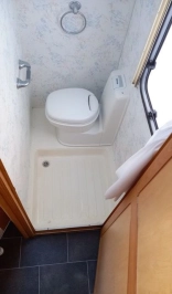                         łazienka - Przyczepa kempingowa Elddis Avante 534
                        