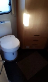                         toaleta kasetowa - Przyczepa kempingowa Elddis ODYSSEY 
                        