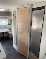                         lodówka - Dethleffs Nomad 530 DR
                        