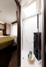                         Łazienka i Sypialnia
                        