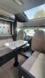                         Stolik w części przedniej
                        