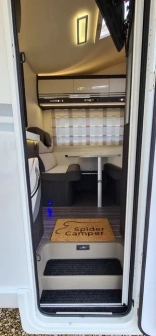                         Wnętrze od strony wejścia
                        