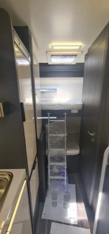                         Świetlik nad łóżkiem
                        