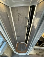                         Nowy kamper Dethleffs Globetrotter XXL A 9000-2 EB - zdjęcie 28
                        