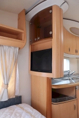                         Hobby De Luxe 440 SF z 2008 r. – zadbana i wygodna - zdjęcie 9
                        