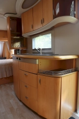                         Hobby De Luxe 440 SF z 2008 r. – zadbana i wygodna - zdjęcie 10
                        