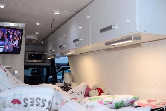                         Kamper FORD TRANSIT 2.4 tdci max długi i wysoki - zdjęcie 10
                        