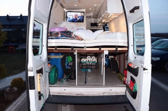                         Kamper FORD TRANSIT 2.4 tdci max długi i wysoki - zdjęcie 16
                        