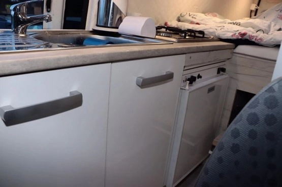                         Kamper FORD TRANSIT 2.4 tdci max długi i wysoki - zdjęcie 6
                        