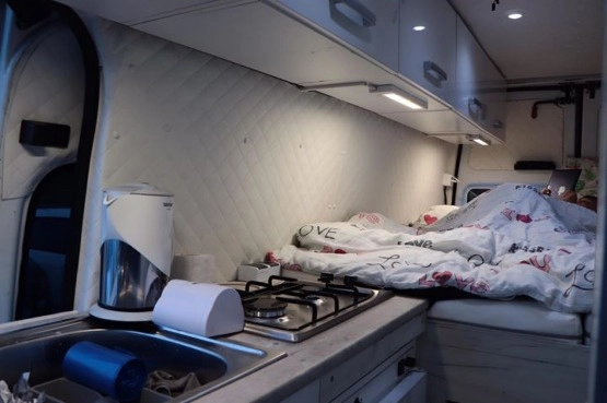                         Kamper FORD TRANSIT 2.4 tdci max długi i wysoki - zdjęcie 9
                        