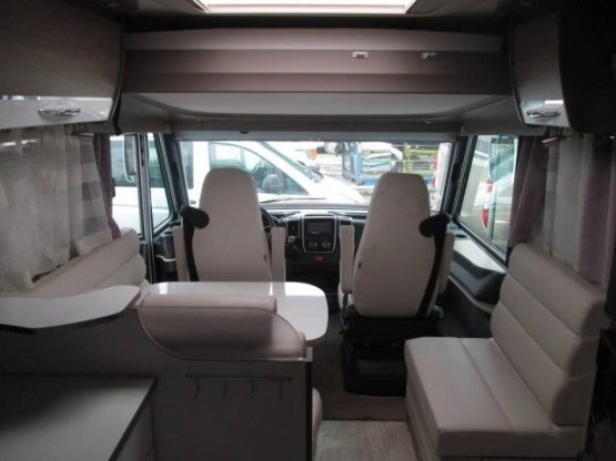                         BAVARIA I740 CLASS 17 000 KM - zdjęcie 10
                        