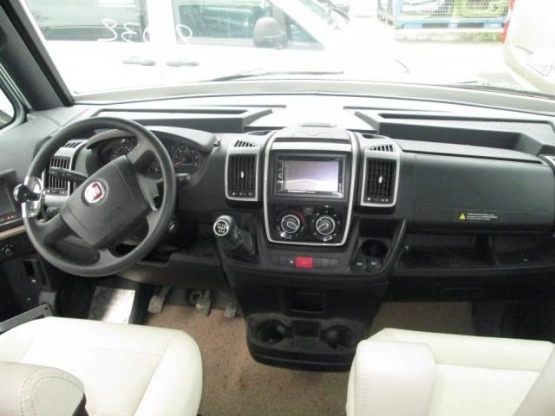                         BAVARIA I740 CLASS 17 000 KM - zdjęcie 2
                        