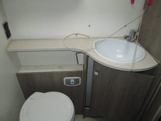                         BAVARIA I740 CLASS 17 000 KM - zdjęcie 3
                        