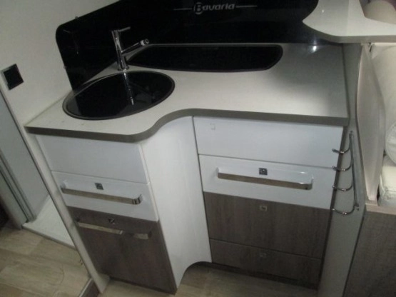                         BAVARIA I740 CLASS 17 000 KM - zdjęcie 4
                        