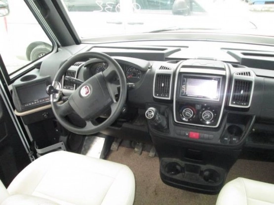                         BAVARIA I740 CLASS 17 000 KM - zdjęcie 7
                        