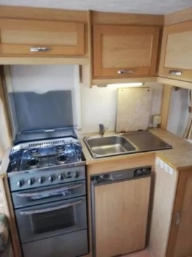                         Przyczepa kempingowa Elddis Avante 5 osobowa + Namiot - zdjęcie 6
                        