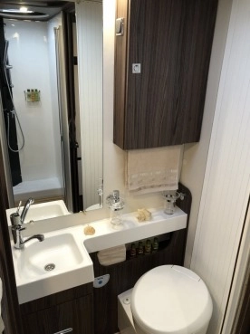                         Kampery do wynajęcia kamper wynajem campera camper Benimar 363 Sport - zdjęcie 14
                        