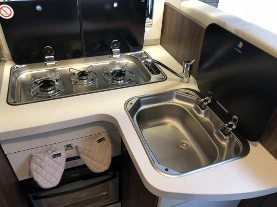                         Kampery do wynajęcia kamper wynajem campera camper Benimar 363 Sport - zdjęcie 17
                        