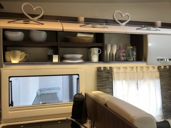                         Kampery do wynajęcia kamper wynajem campera camper Benimar 363 Sport - zdjęcie 18
                        