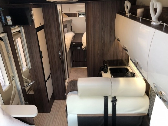                         Kampery do wynajęcia kamper wynajem campera camper Benimar 363 Sport - zdjęcie 7
                        