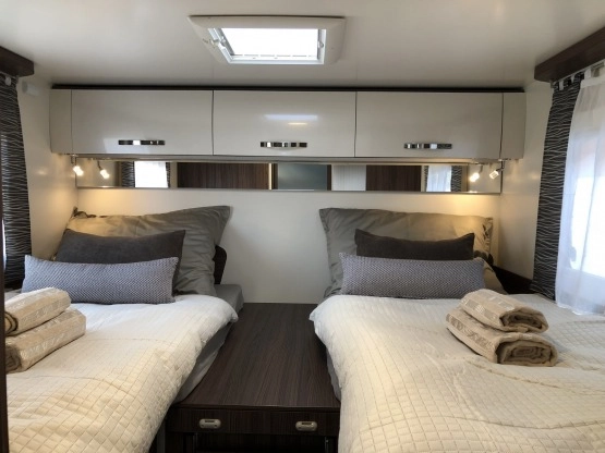                         Kampery do wynajęcia kamper wynajem campera camper Benimar 363 Sport - zdjęcie 9
                        