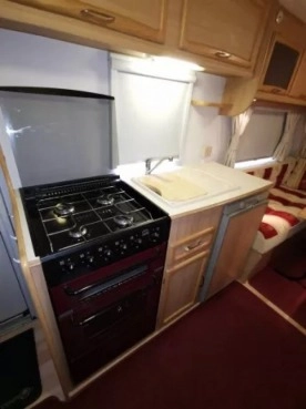                         Przyczepa Kempingowa Avondale DART 510-5 - 1 właściciel, serwis 2007 - zdjęcie 4
                        