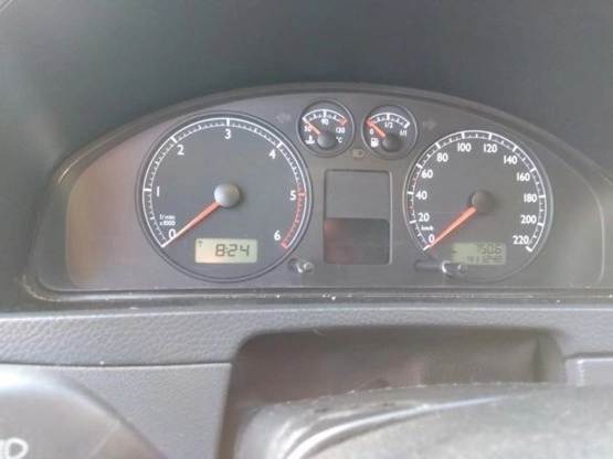                         Sam osobowy WV T5 Multivan 2,5 TDI 130 km, przebieg 411 tys. - zdjęcie 3
                        