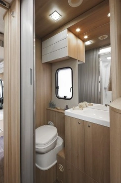                         Sprzedam kampera w stanie idealnym, Magis 84 XT, Warszawa - zdjęcie 3
                        