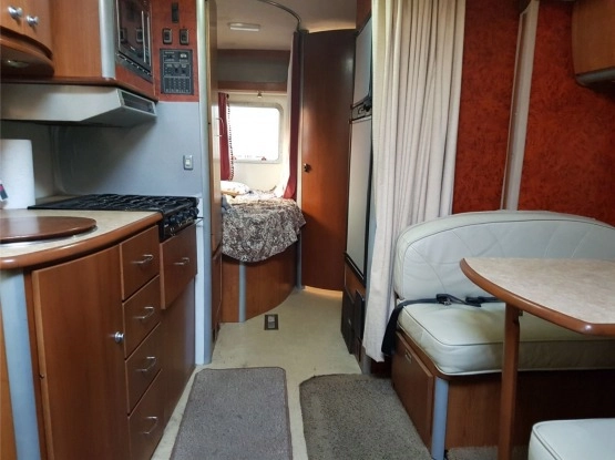                         Kamper Dodge Spinter Winnebago - zdjęcie 12
                        