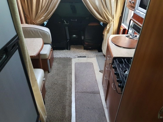                         Kamper Dodge Spinter Winnebago - zdjęcie 14
                        