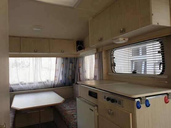                         Przyczepa kempingowa NIEWIADÓW N-390 rok 1995, 4-osoby - zdjęcie 2
                        