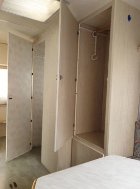                         Przyczepa kempingowa NIEWIADÓW N-390 rok 1995, 4-osoby - zdjęcie 8
                        