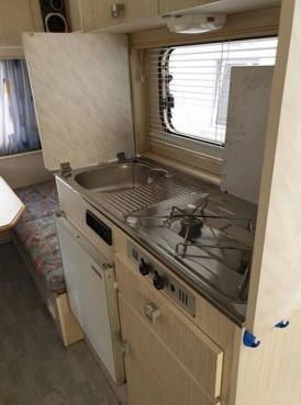                         Przyczepa kempingowa NIEWIADÓW N-390 rok 1995, 4-osoby - zdjęcie 9
                        