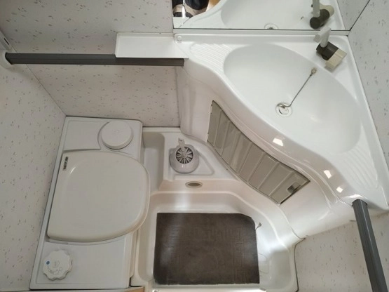                         Knaus Eifelland Holiday 1996 rok - zdjęcie 2
                        