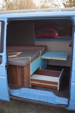                         Volkswagen T4 Long 1.9 TDI Camper - zdjęcie 7
                        