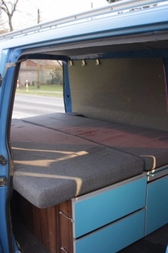                         Volkswagen T4 Long 1.9 TDI Camper - zdjęcie 8
                        