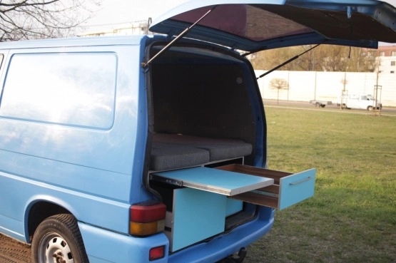                         Volkswagen T4 Long 1.9 TDI Camper - zdjęcie 9
                        