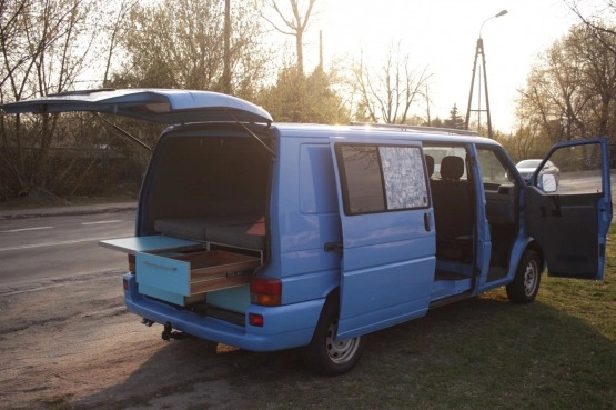                         Volkswagen T4 Long 1.9 TDI Camper - zdjęcie 4
                        