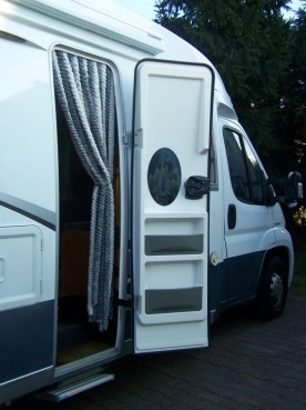                         sprzedam kamper - zdjęcie 14
                        