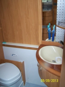                         sprzedam kamper - zdjęcie 8
                        