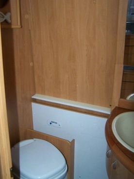                         sprzedam kamper - zdjęcie 9
                        