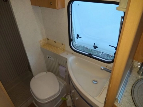                         Ccamper - półintegra, 2.8, Burstner, klima, suchy, 6,6 dł. - zdjęcie 4
                        