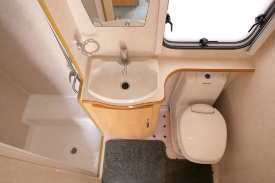                         2004 rok Bailey Pageant 5-osobowa, osobny prysznic, stan idealny - zdjęcie 2
                        