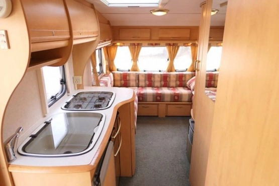                         2004 rok Bailey Pageant 5-osobowa, osobny prysznic, stan idealny - zdjęcie 3
                        