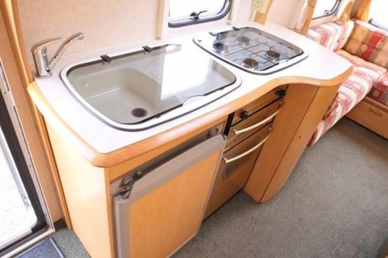                         2004 rok Bailey Pageant 5-osobowa, osobny prysznic, stan idealny - zdjęcie 7
                        